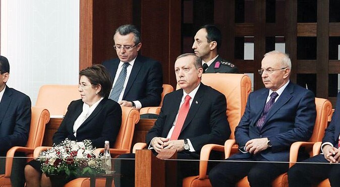 Davutoğlu&#039;ndan AP&#039;na: Insanlık önünde mahcup olacaklar