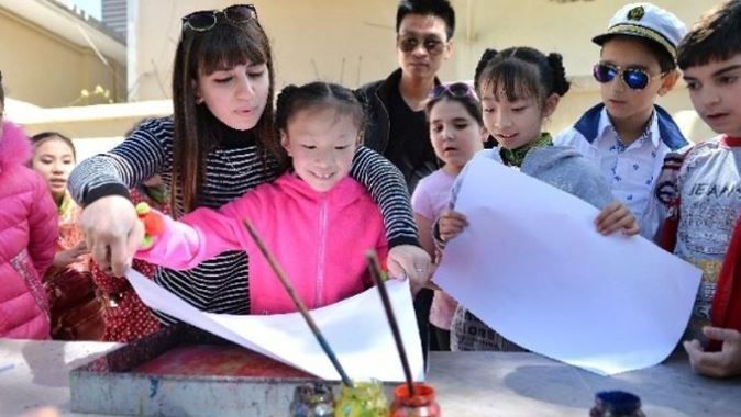 Çinli çocuklar ebru sanatını öğrendi