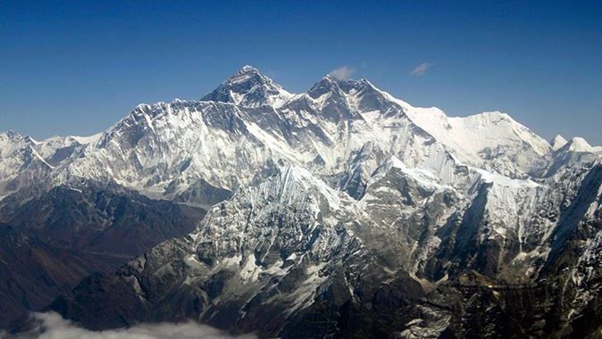 Everest Dağı&#039;nda çığ düştü, çok sayıda ölü ve yaralı var