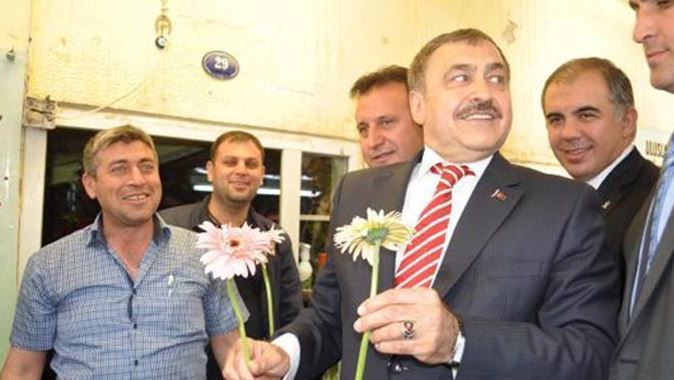 Bakan Eroğlu çiçeklerle mesaj verdi