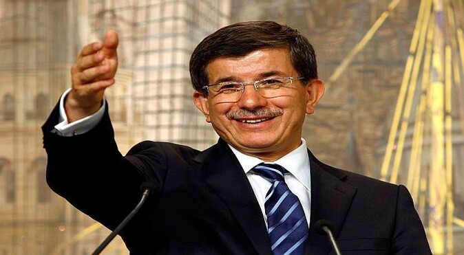 Ahmet Davutoğlu&#039;ndan canlı yayında önemli açıklamalar