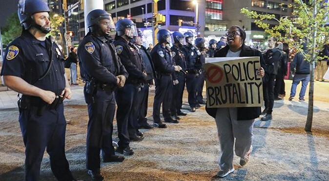 ABD&#039;de polis şiddeti protesto edildi