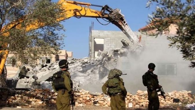 İşgalci İsrail, Filistinlilerin evlerini yıktı