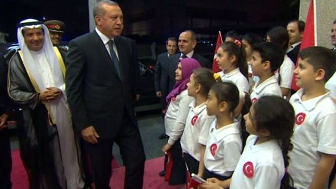 Erdoğan&#039;ı Kuveyt&#039;te sürpriz karşılama