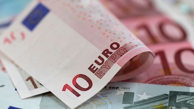 Euro 3 lirayı aştı