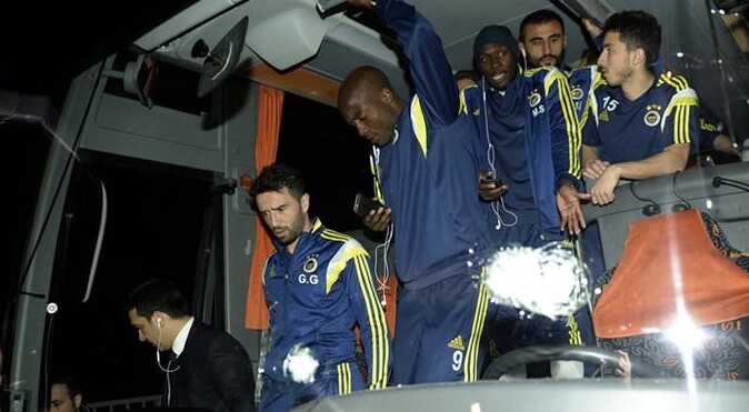 Fenerbahçe&#039;ye saldıran 2 zanlı yakalandı