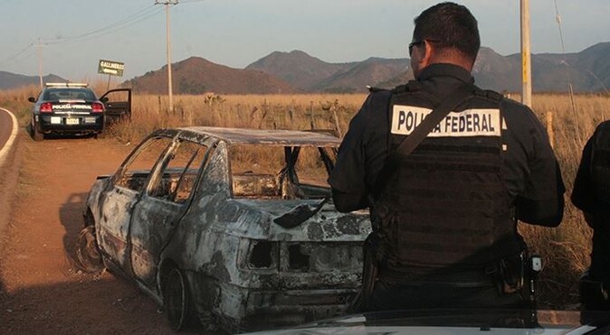 Meksika&#039;da polis konvoyuna saldırı: 15 ölü
