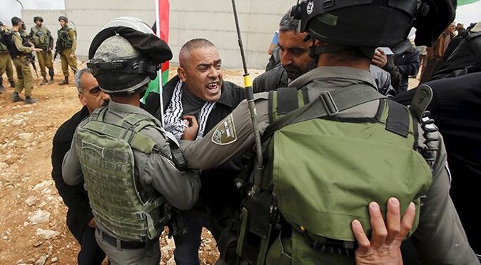 İşgalci İsrail güçleri Filistinliler&#039;e saldırdı!