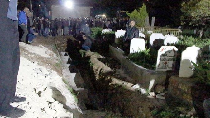 Osmaniye&#039;deki kazada ölen 7 kişi yan yana toprağa verildi