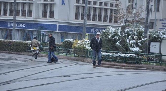 Eskişehir&#039;e de kar yağdı