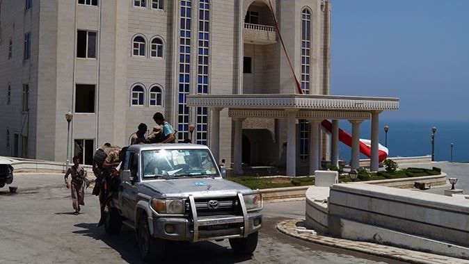 Aden&#039;de çatışma: 20 ölü, 70 yaralı!