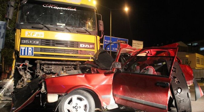 Adana ve Denizli&#039;de feci trafik kazası: 5 kişi öldü