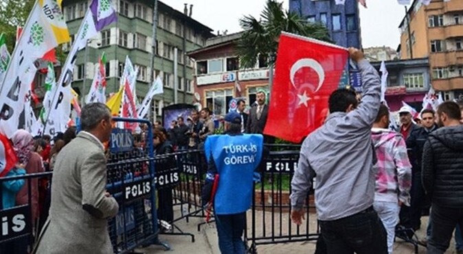 HDP&#039;ye bayrak tepkisi