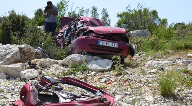 Akseki&#039;de trafik kazası: 1 ölü, 2 yaralı