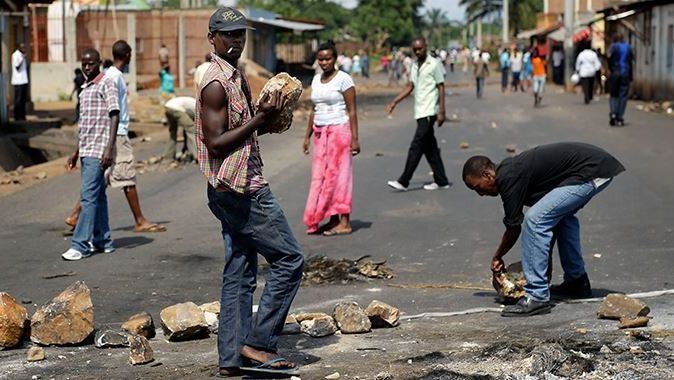 Burundi&#039;de darbe isteyenler yine sokakta