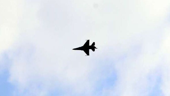 Suriye Türk F-16&#039;larını görünce kaçtı 