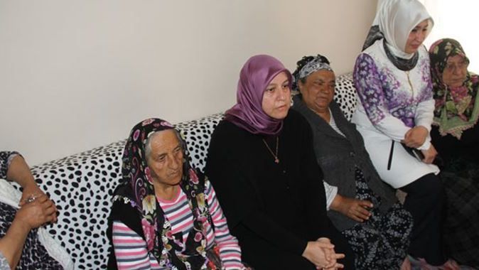 AK Partili kadınlar Şişli&#039;de 2 bin evi ziyaret etti