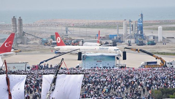 Denize inşaaa edilen ilk havalimanını Erdoğan ve Davutoğlu birlikte açtı