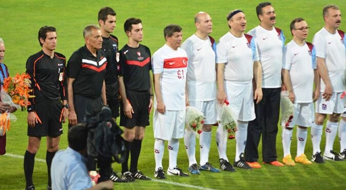 Ahmet Davutoğlu&#039;ndan miting sonrası sürpriz maç