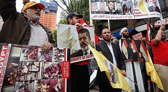 Mursi&#039;ye idam kararına New York&#039;ta protesto