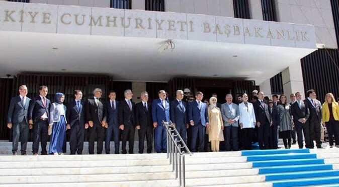 Davutoğlu, İzmir Başbakanlık Ofisi&#039;ni açtı