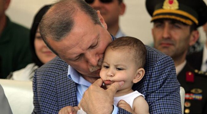 Cumhurbaşkanı Erdoğan, en küçük adaşıyla böyle poz verdi