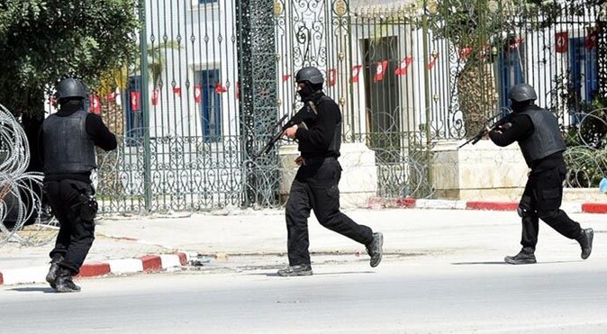 Tunus&#039;ta kışlada silahlı saldırı: 5 asker hayatını kaybetti
