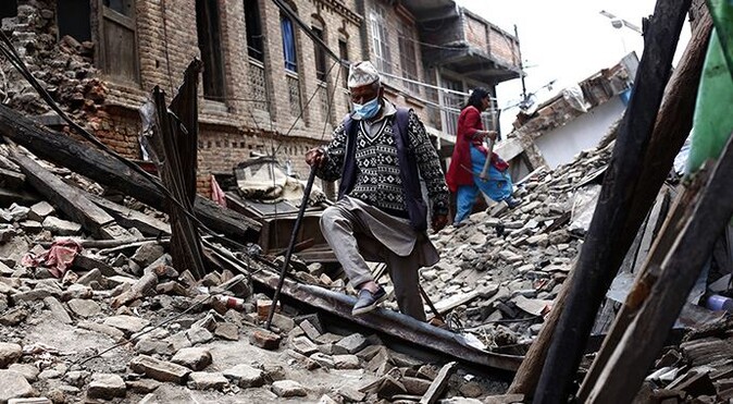 Nepal&#039;de enkazdan sağ kurtulan olması ümidi azaldı