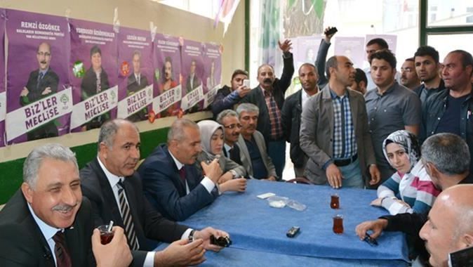 AK Partili adaylar HDP bürosunu ziyaret etti