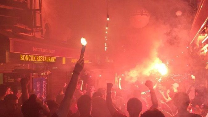 Galatasaraylılar şampiyonluğu Taksim&#039;de kutladı