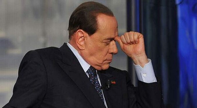 Berlusconi yanlış mitingde, rakip adaya destek istedi