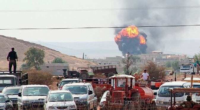 Sınırda patlama: 25 kişi yanarak öldü