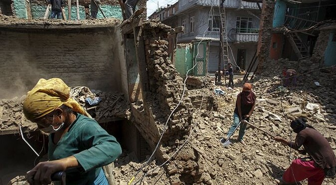 Nepal&#039;de heyelan bir köyü yuttu: 200 kişi kayıp