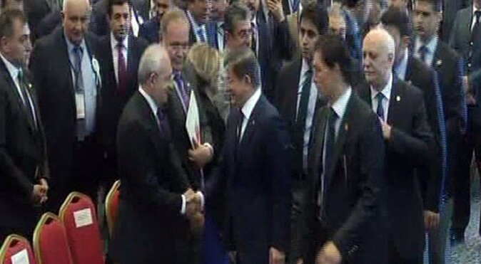 Başbakan Davutoğlu ve Kemal Kılıçdaroğlu tokalaştı
