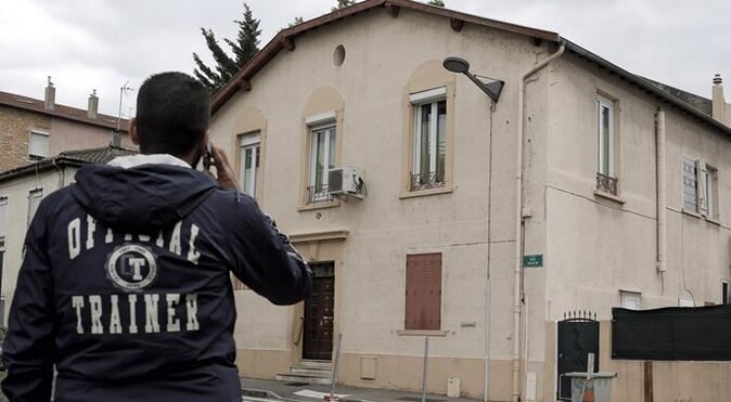 Fransa&#039;da camiye girip cemaate saldırdılar