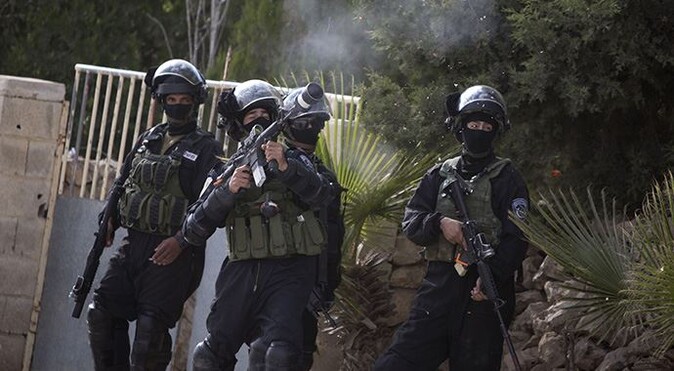 İşgalci İsrail güçleri 10 Filistinliyi gözaltına aldı