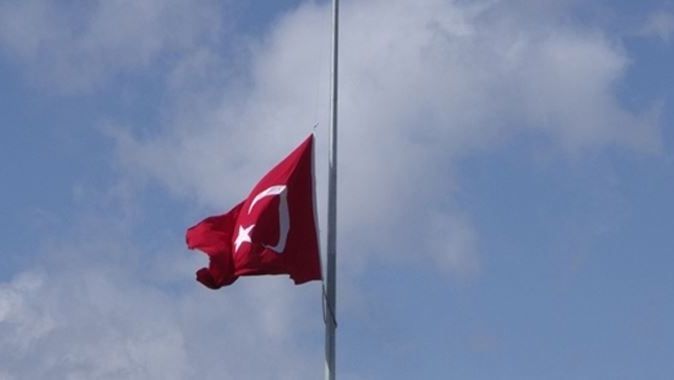 Türk bayrağını indiren şahıslar serbest kaldı!