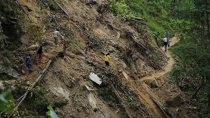 Nepal&#039;de toprak kayması: 15 ölü