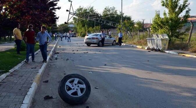 Kahramanmaraş&#039;ta iki otomobil çarpıştı: 3 yaralı