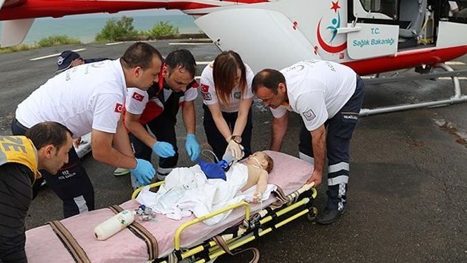 Burnuna yabancı cisim kaçan bebek için hava ambulansı