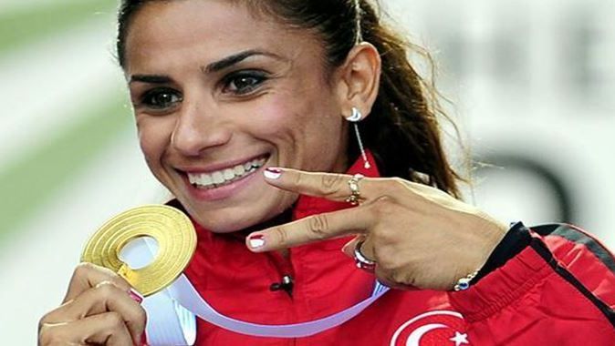 Milli atlet Nevin Yanıt&#039;ın 2 altın madalyası elinden alındı