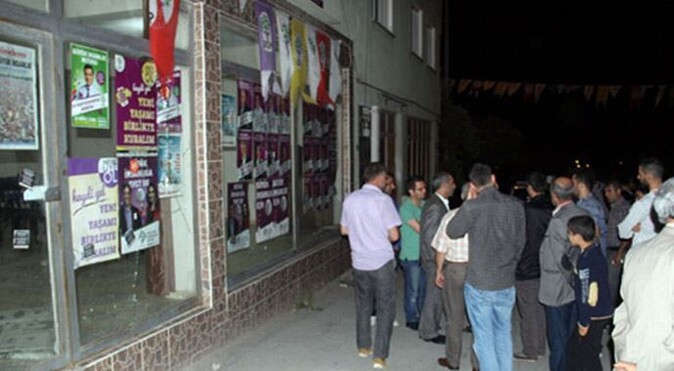  HDP&#039;nin seçim bürosuna saldırı