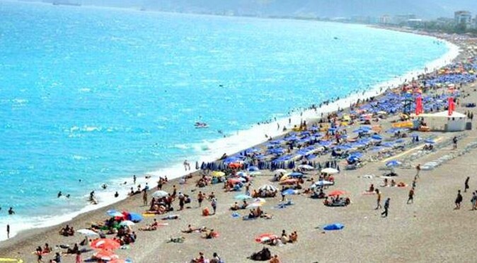 Antalya&#039;da sahiller doldu taştı