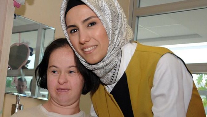 Sümeyye Erdoğan&#039;dan, engelli öğrencilere ziyaret