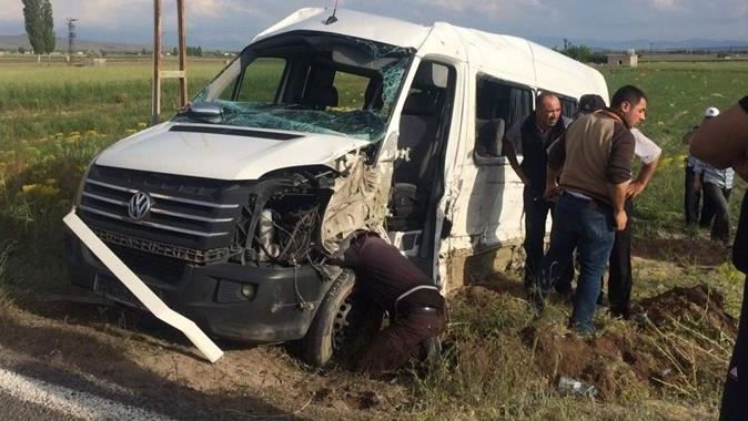 Nevşehir&#039;de midibüs ile kamyonet çarpıştı: 12 yaralı