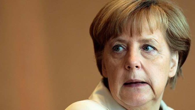 Merkel Facebook&#039;u öyle birşeye benzetti ki!