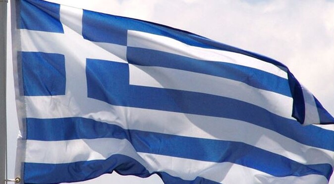 Yunanistan&#039;da bankalar emekliler için yeniden açıldı!