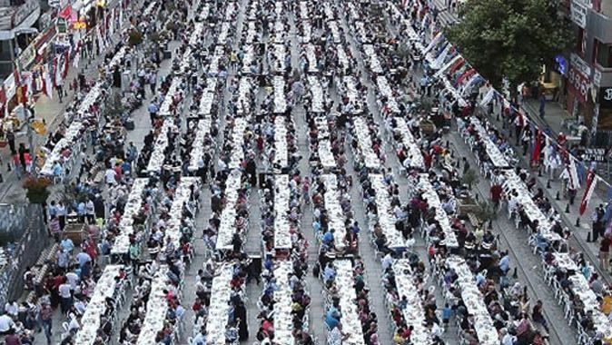 20 bin kişilik dev iftar