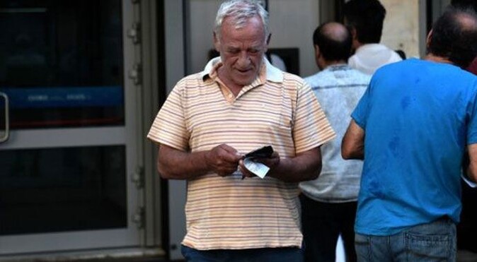 Yunanistan&#039;da bankalar Pazartesi günü açılıyor