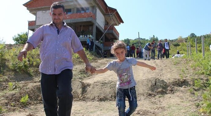 Heyelan, 27 aileyi bayramda evsiz bıraktı
